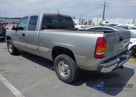 2000 Chevrolet Silverado 2500 Ls z USA, uszkodzony, nr VIN 1GCFC29U8YZ144325